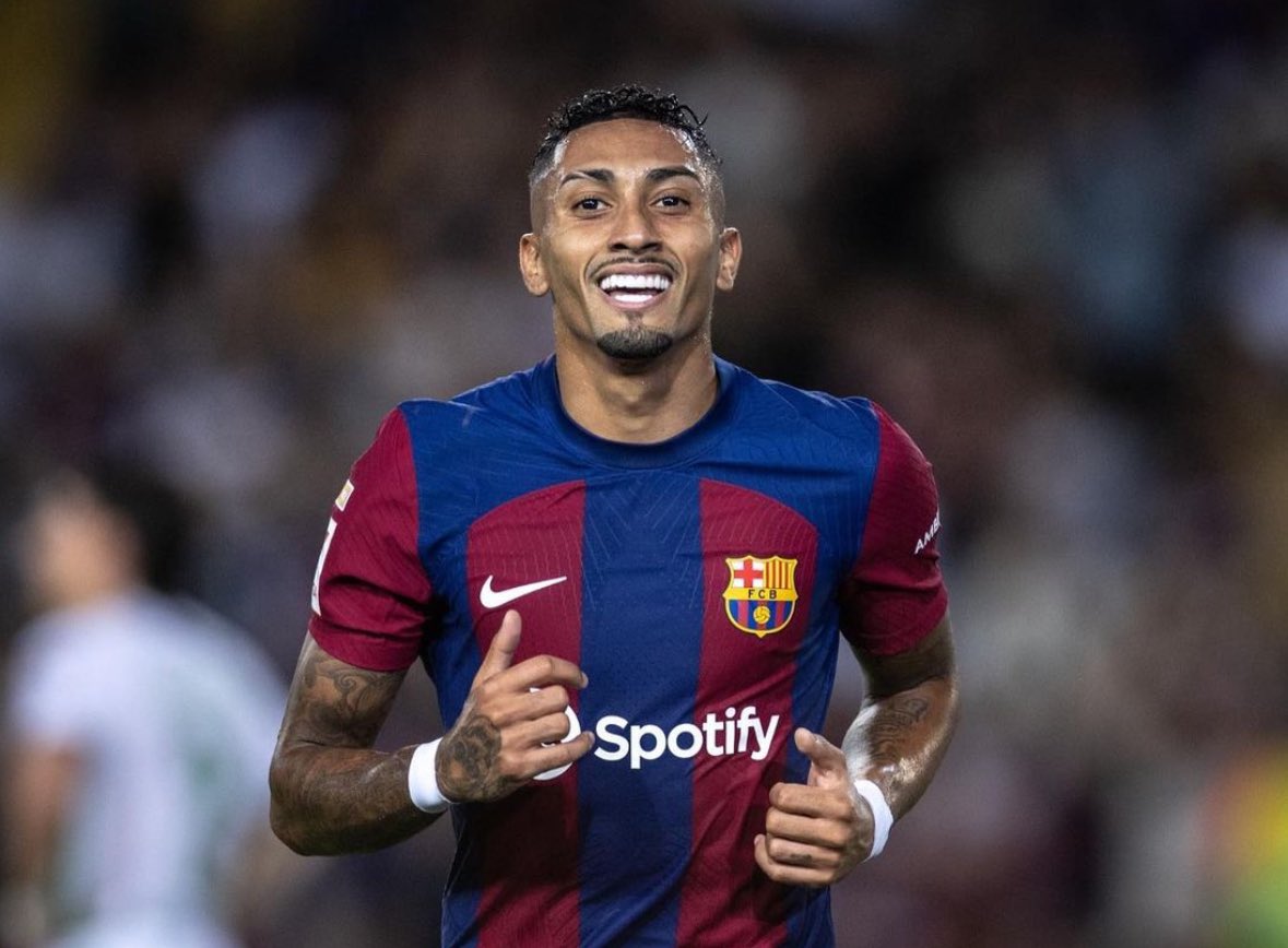 ◉ Raphinha one week ago: zero goals in Champions League in his career.

◉ Raphinha in the last 6 days: three goals in two Champions League games against PSG.

On fire 🔵🔴🇧🇷