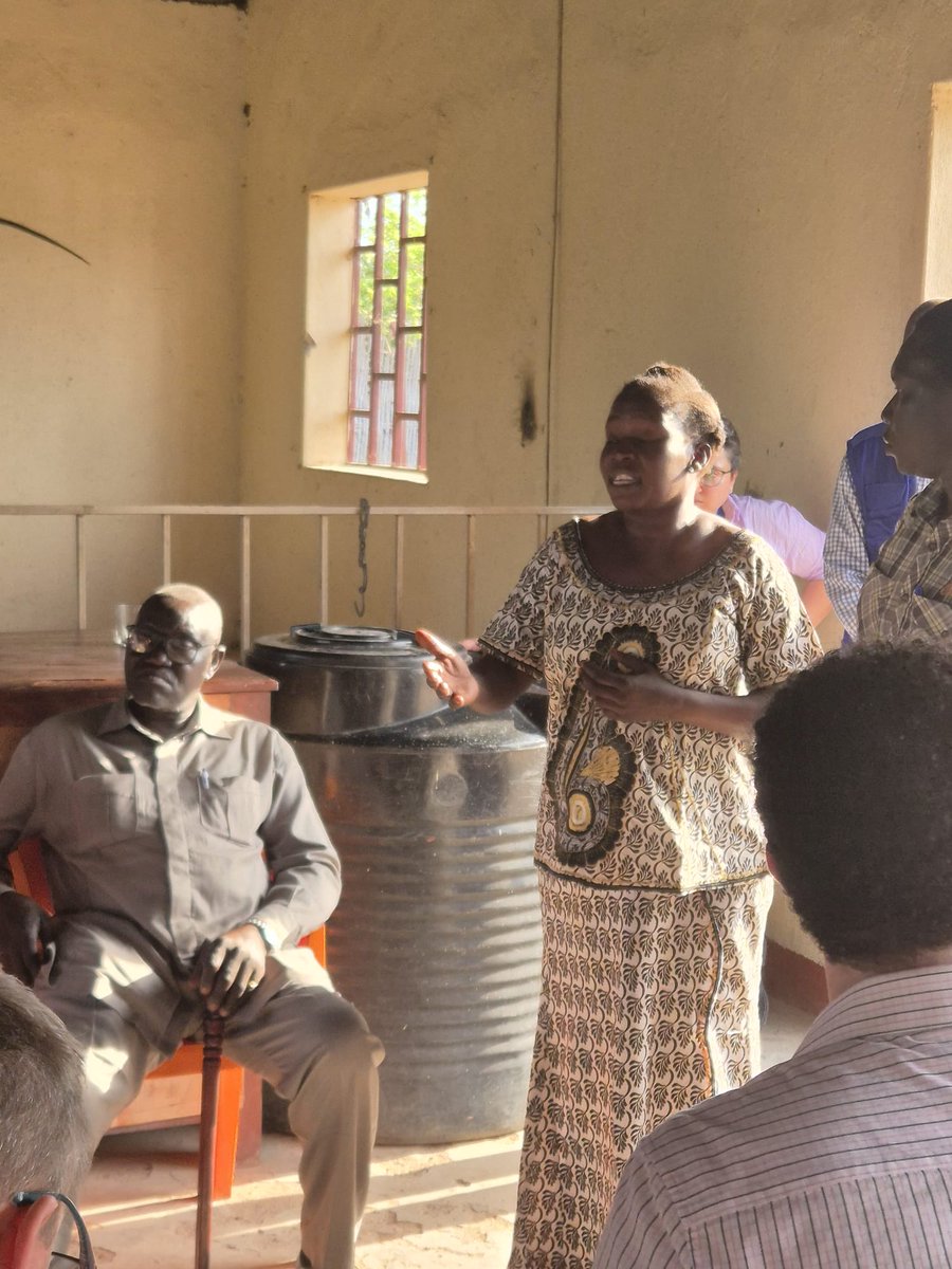 UNPeacebuilding's tweet image. In South Sudan🇸🇸, PBF partners from 🇧🇷🇨🇿🇩🇰🇫🇮🇮🇪🇯🇵🇳🇱🇳🇴🇬🇧meet w/ communities affected by housing, land &amp;amp; property disputes.
The project engages community leaders, women, &amp;amp; youth to resolve issues &amp;amp; promote peace, focusing on local needs.
w/ @IOMSouthSudan @FAOSouthSudan @unmissmedia