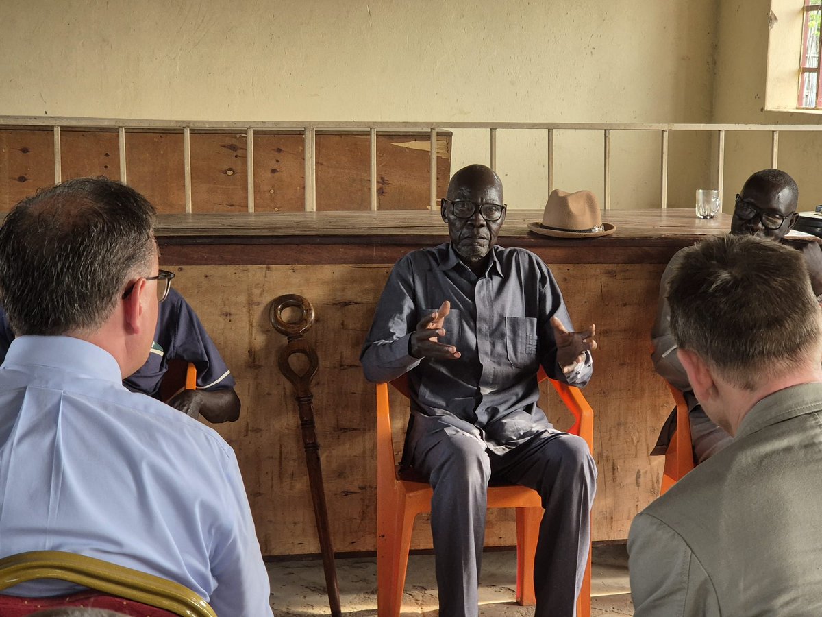 UNPeacebuilding's tweet image. In South Sudan🇸🇸, PBF partners from 🇧🇷🇨🇿🇩🇰🇫🇮🇮🇪🇯🇵🇳🇱🇳🇴🇬🇧meet w/ communities affected by housing, land &amp;amp; property disputes.
The project engages community leaders, women, &amp;amp; youth to resolve issues &amp;amp; promote peace, focusing on local needs.
w/ @IOMSouthSudan @FAOSouthSudan @unmissmedia