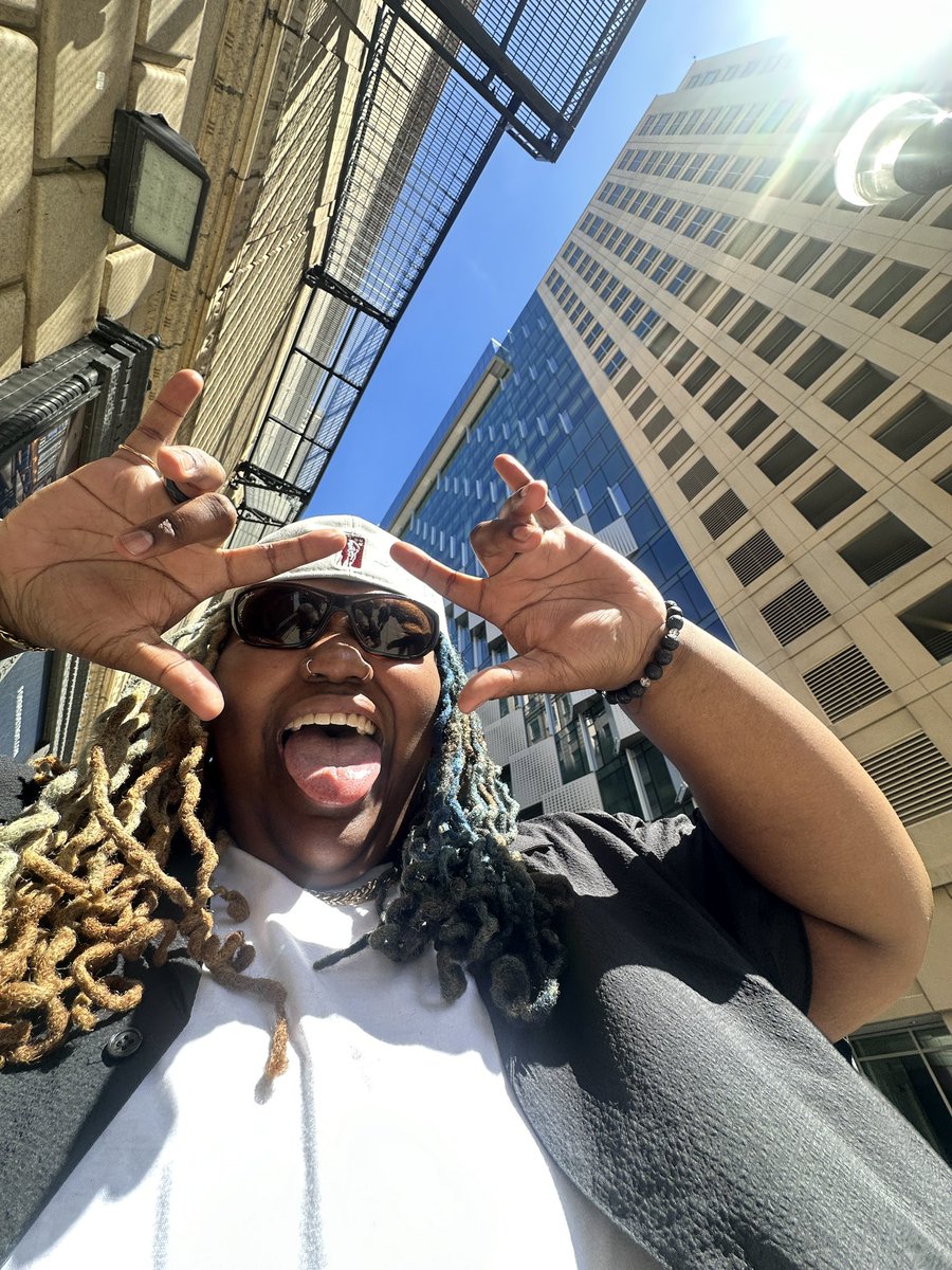 jleslieeeee's tweet image. I’ve been gifted with the wisdom to move more sensibly. 

25 years, that’s a quarter century. It already got me feeling differently…physically, spiritually, mentally &amp;amp; emotionally. 

Grateful to vibrate at this frequency.