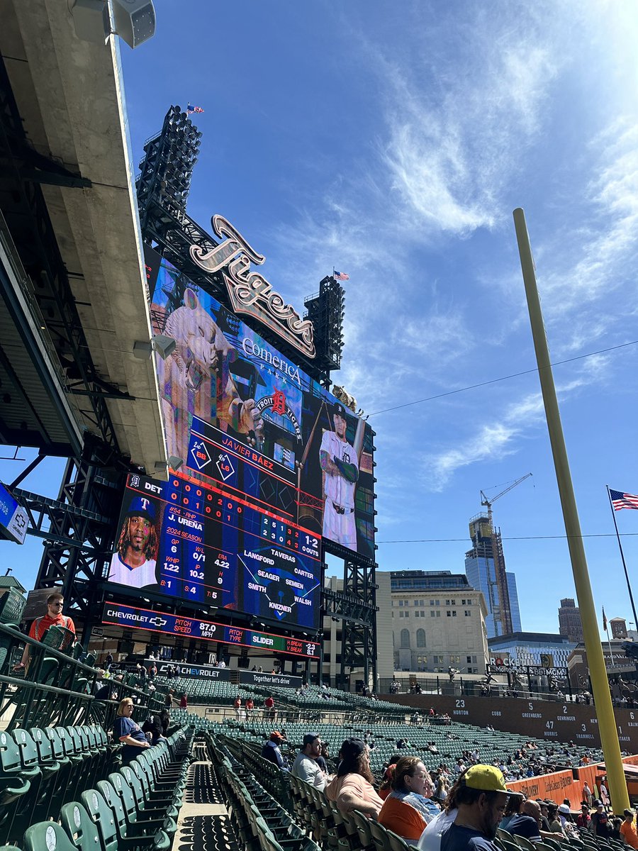 jleslieeeee's tweet image. I’ve been gifted with the wisdom to move more sensibly. 

25 years, that’s a quarter century. It already got me feeling differently…physically, spiritually, mentally &amp;amp; emotionally. 

Grateful to vibrate at this frequency.