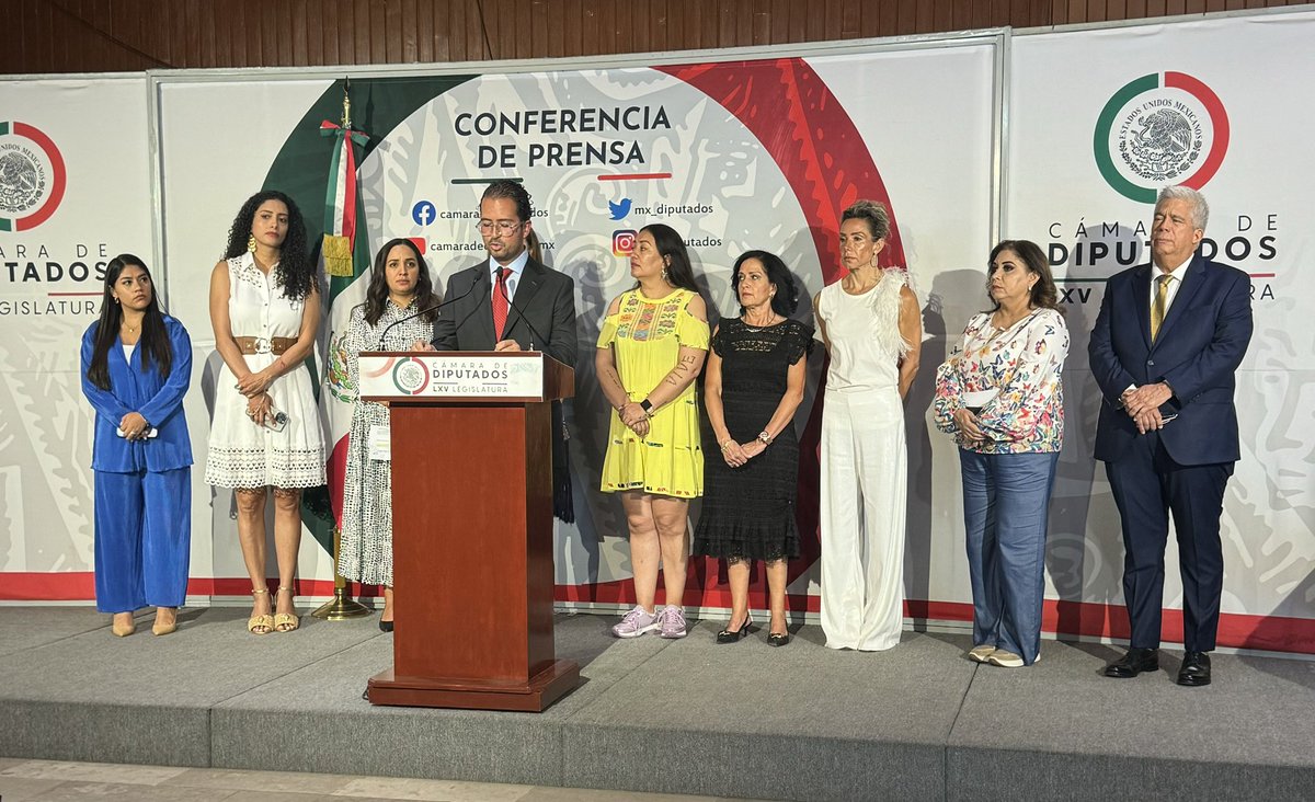 scachog's tweet photo. Hoy alzamos la voz desde la @Mx_Diputados para exigir justicia. Gracias a las diputadas @cynthialopezc1 @Mzavalagc @nassarmariana @EliPerezV a la senadora @alelagunes por acompañarme y abrirme este espacio. Insisto, México debe corregir el camino para cuidar a sus infancias. https://t.co/PBwmmFuycR
