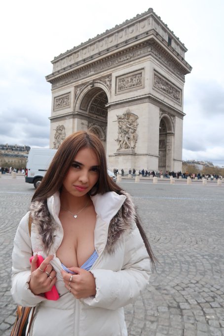 Slutty in Paris https://t.co/nICFRjEzDm