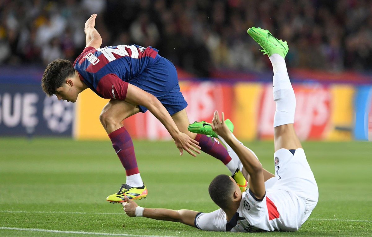 BarcaSpaces's tweet photo. 📸 Cubarsi vs Mbappe https://t.co/D9hSt3EucO