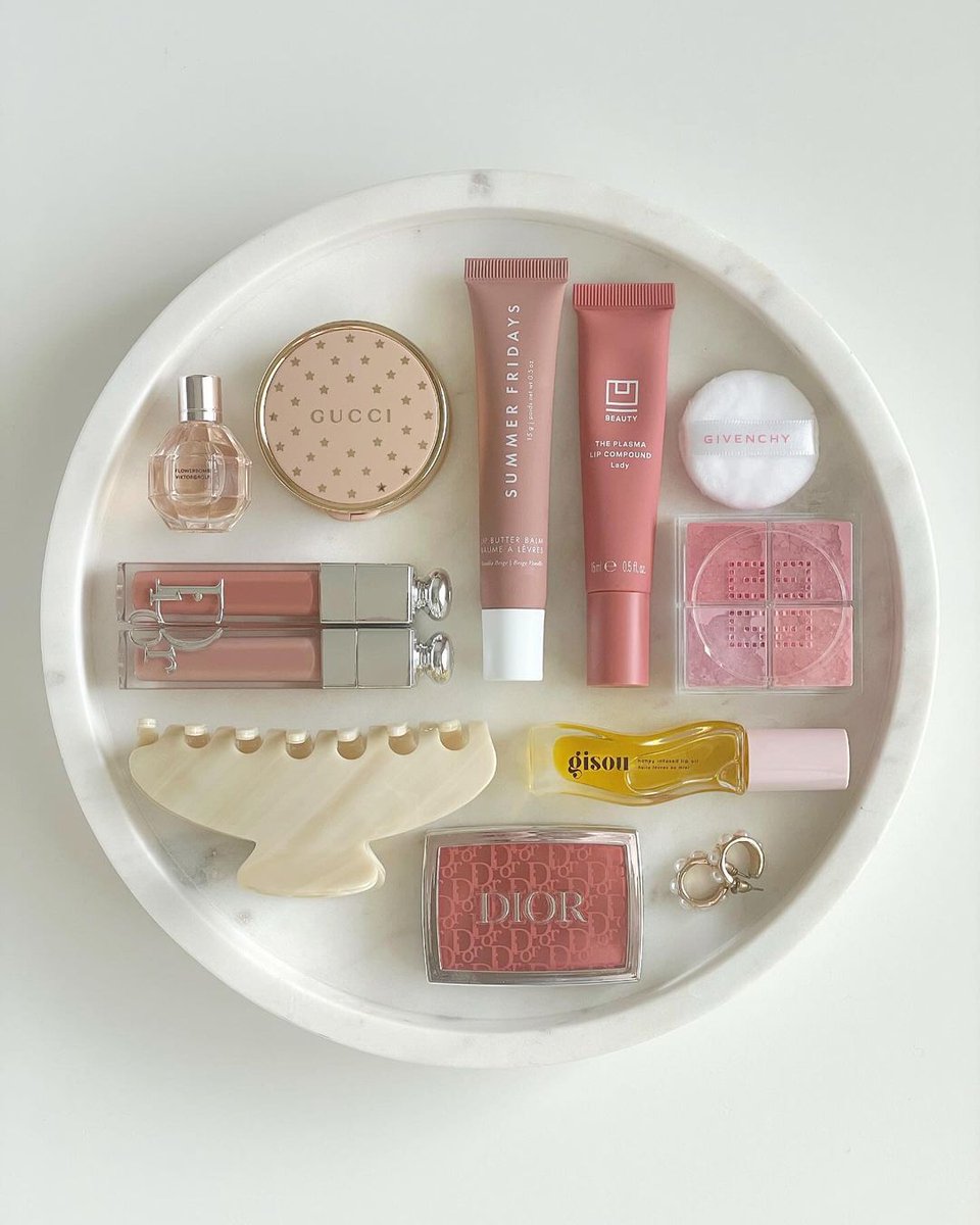 xoxoceles's tweet photo. Essentials🩷 https://t.co/6Ysr0fjqJO