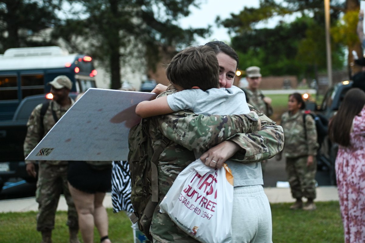 Welcome home, Swamp Foxes! 🦊 These @SCNationalGuard Airmen were greeted by family and loved after returning home from a six-month deployment to @CENTCOM's area of responsibility. 🇺🇸 🔗ngpa.us/29280