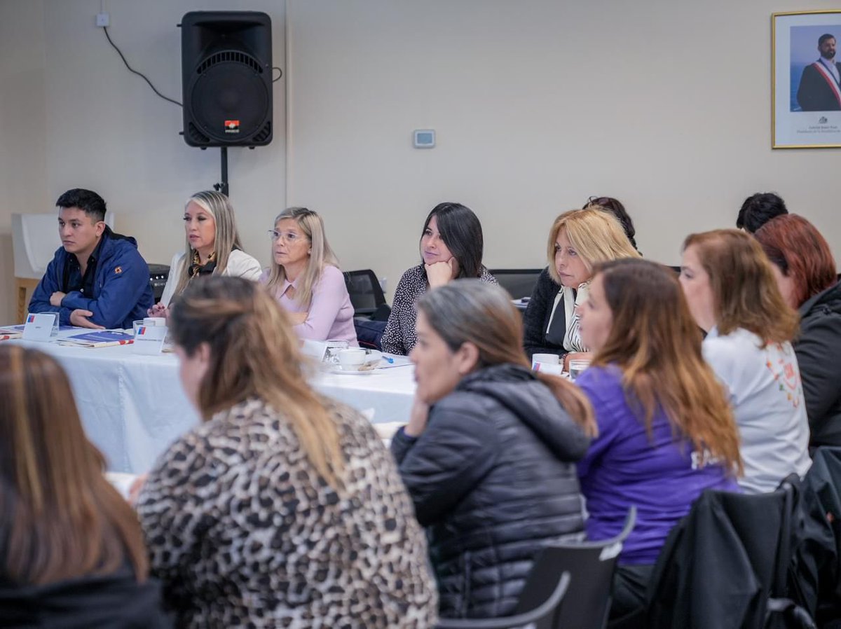 Más de 90 mil personas inscritas como cuidadoras en el RSH refuerza la necesidad de seguir avanzando en #ChileCuida que reconozca/apoye una labor realizada sobre todo x mujeres✨Hoy nos reunimos con organizaciones para informar sobre los 1eros Centros Comunitarios de Cuidados.