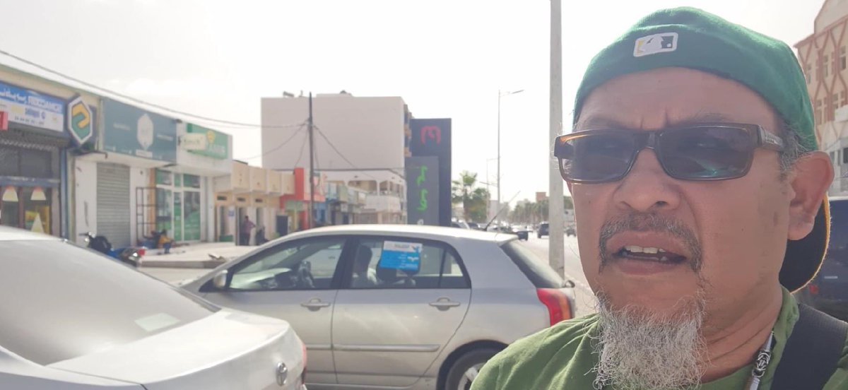 Gerak Darma's team is exploring another part of Nouakchott City. This district is full of shops for a variety of things. It shows the vibrant life of this metropolis city.