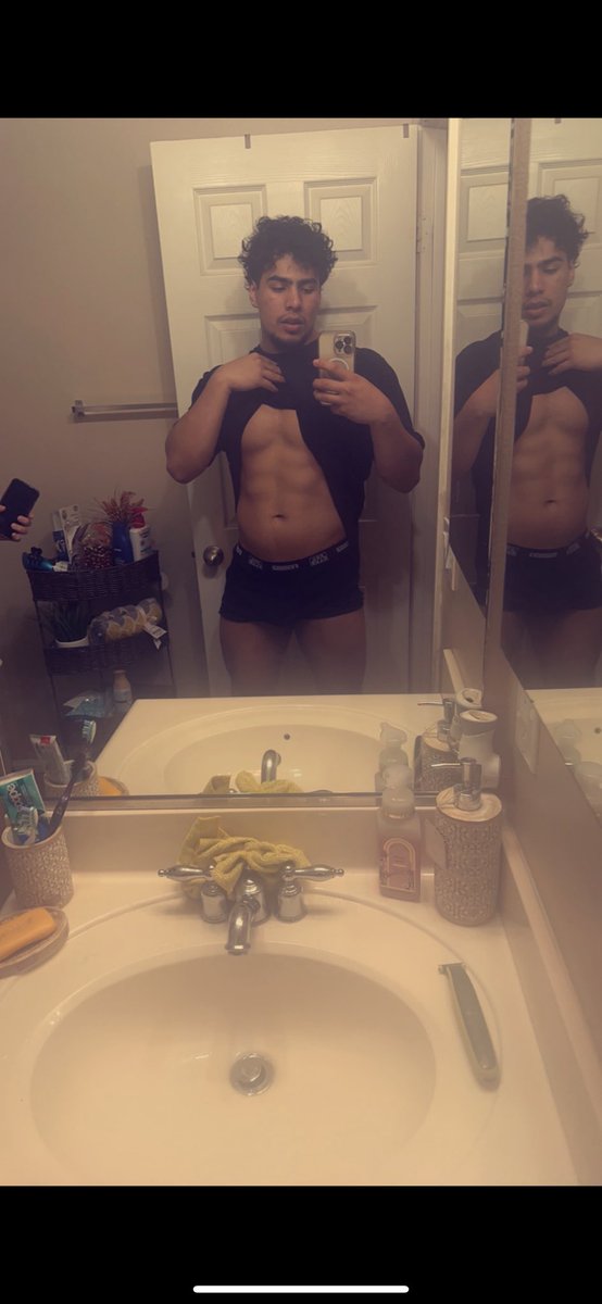 urusdabest's tweet image. Realllly need a gym partner 🙄🙄 any vlolunteers ?