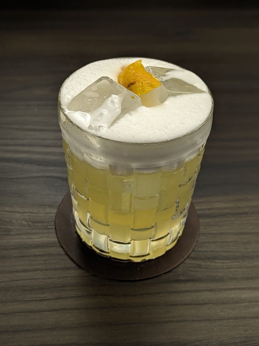 Hey guys, I decided to take some photos while I enjoy a Continental Sour! And what better way to do it than in my gorgeous glittery tights?😁

#patreon #onlyfans #cocktail #cocktails #drinks #mixology #feet #leggings #nylons #pantyhose #stockings #tights