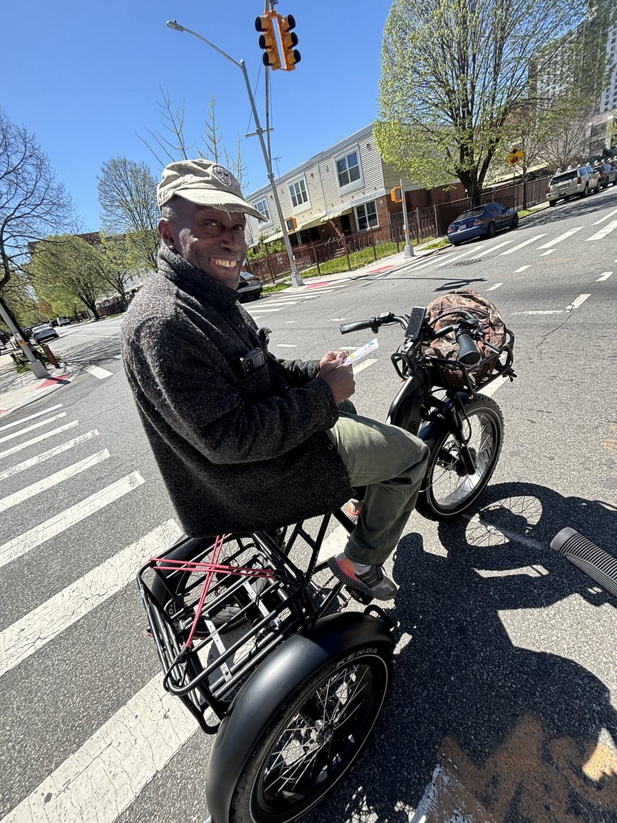 Some of us from @TransAltBK and our partners at @eastbkbikeclub and @nycHealthy had a great morning in East New York getting the word out about our upcoming community bike ride on May 4: tinyurl.com/rideeastnewyork