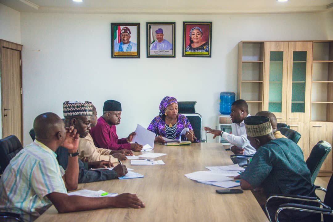 The Hon Commissioner @YayiPhoebe hosted the weekly Management staff meeting aimed at impacting services in support of rural/urban development, investment planning and promotions, business and commercial services, monitoring and enforcement of State policies in the Municipality.