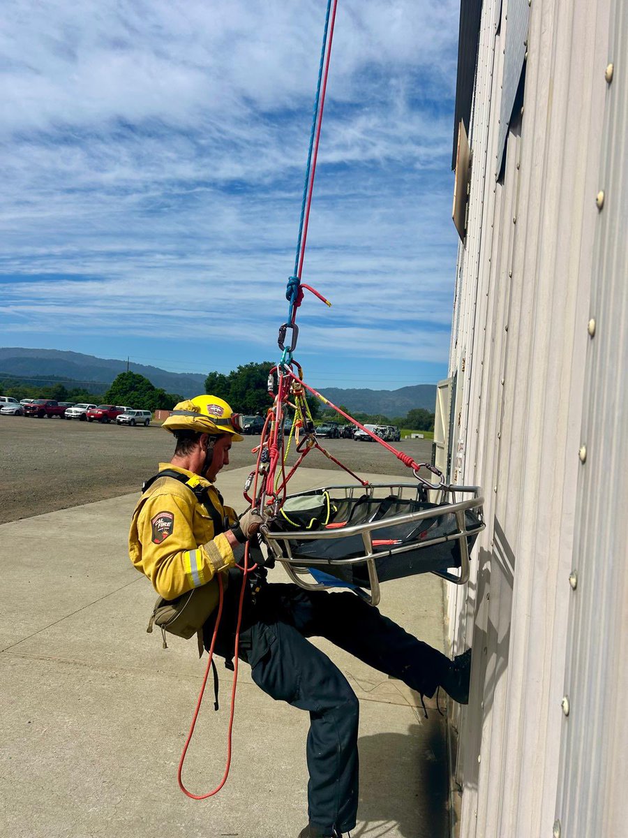 CAL FIRE LNU tweet media