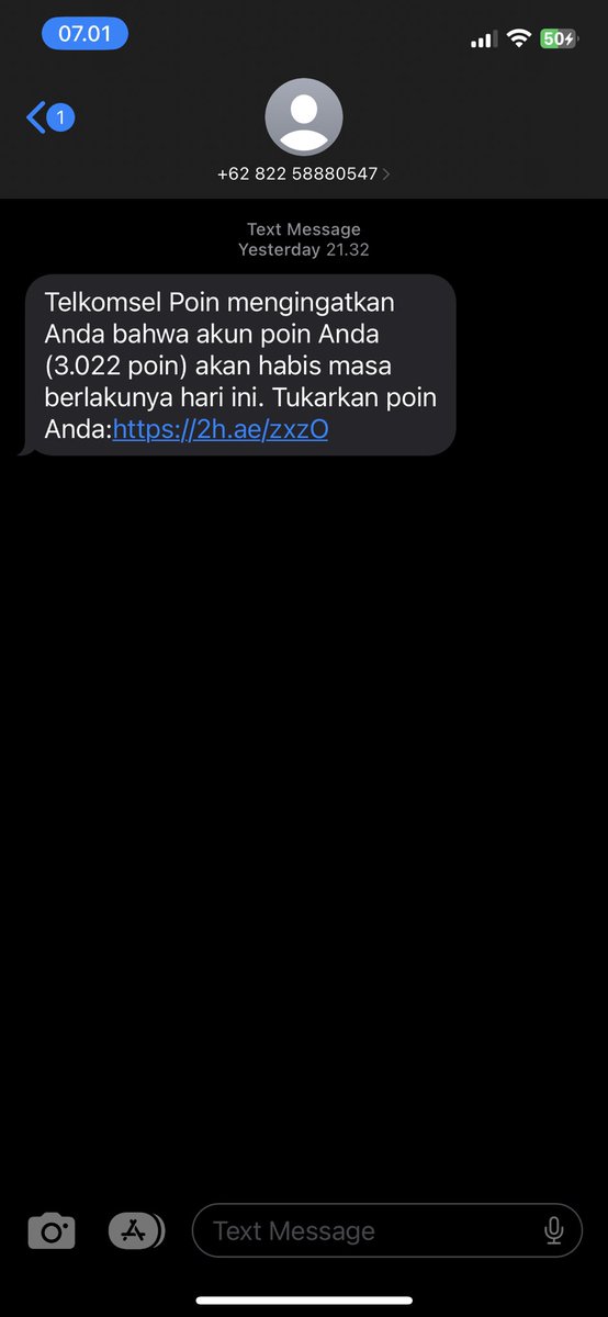 Pengguna <a href="/Telkomsel/">Telkomsel</a> <a href="/TelkomselHalo/">Telkomsel Halo</a> hati2 kalo dapat SMS dari nomor ini atau yg bunyinya seperti gambar ini, nanti akan diarahkan untuk klik link dan mengisi nomor telp! Please <a href="/Telkomsel/">Telkomsel</a> segera tindak tegas penipu2 phising gini!
