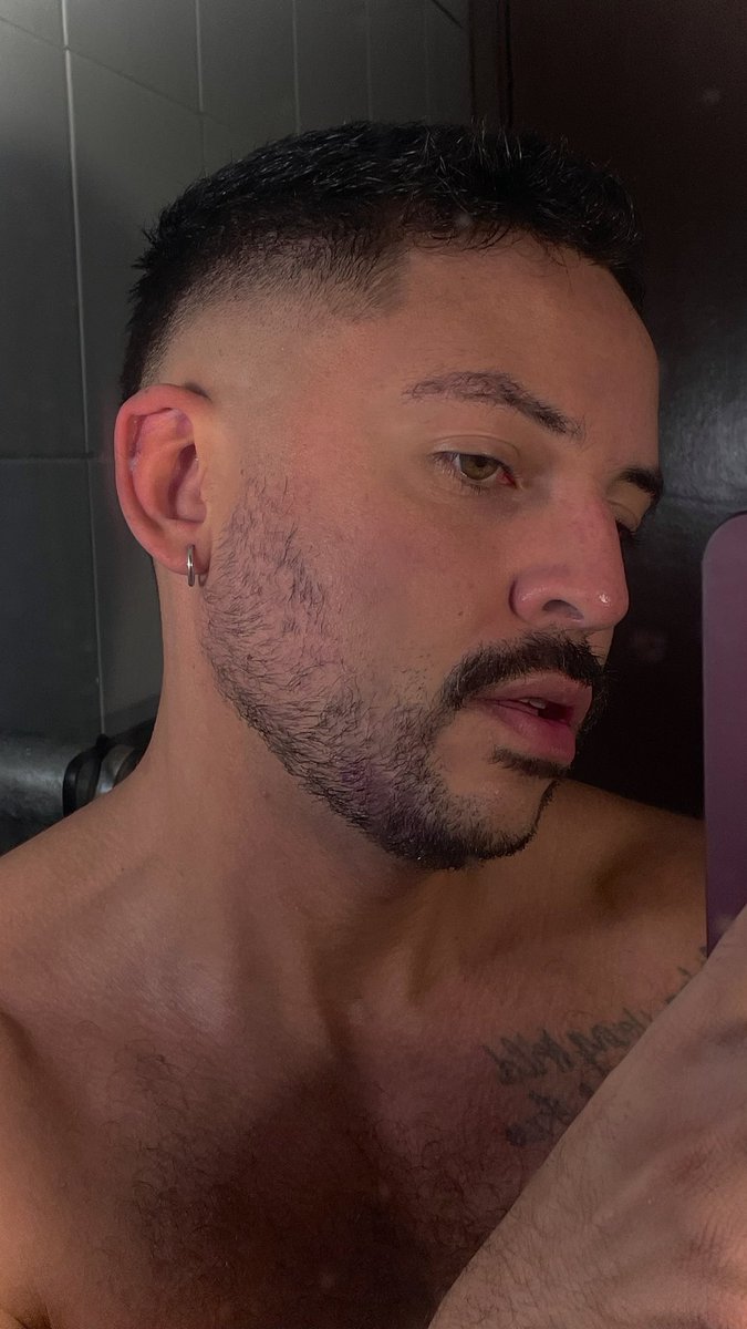 renasmonteiro's tweet image. Dirigindo: “E SE eu colocasse um brinco?” Insistente que sou, parei em 5 lugares no caminho de casa até achar
E ficou uma belezinha 🤏🏼