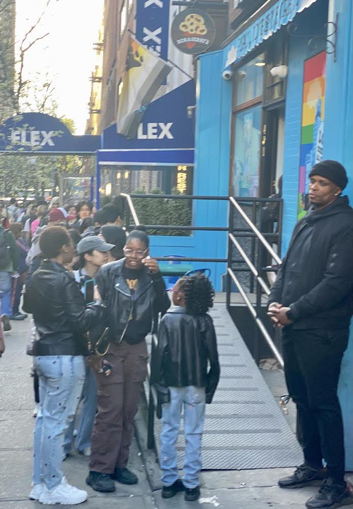 🍦🍦@SteveScottNEWS spotted a sea of New Yorkers at a @benandjerrys for Free Cone Day🍦He reported back: “This is B&J’s at 51st + 9th. At 6:30pm, the line, with hundreds of people, stretched nearly to 10th Ave! They had a security guard regulating the line into the store!” 🍦🍦