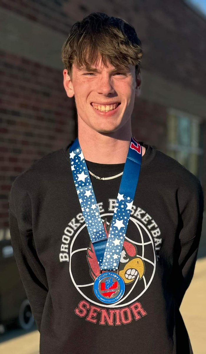 brooksidetrack's tweet photo. Congrats to our guy Lincoln Barnhart for being awarded the Lorain County Track Officials Scholarship at the Lorain County Meet!! https://t.co/rVHKt5SkoK