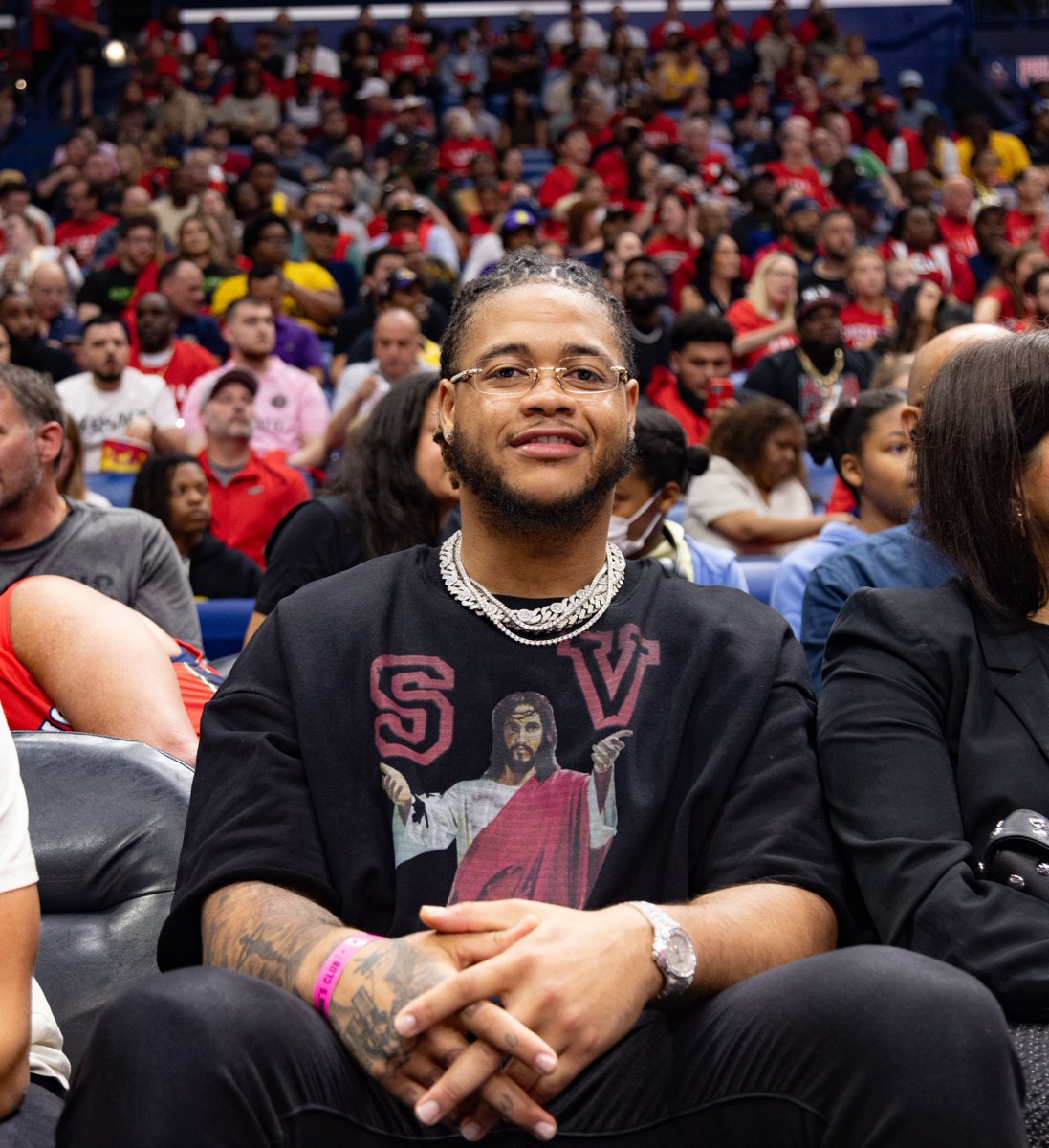 New Orleans Saints (@saints) on Twitter photo Our guy <a href="/youngchase907/">Chase Young</a> is in the house for <a href="/PelicansNBA/">New Orleans Pelicans</a>-Lakers! 🏀
#OneNOLA | #Pelicans Our guy <a href="/youngchase907/">Chase Young</a> is in the house for <a href="/PelicansNBA/">New Orleans Pelicans</a>-Lakers! 🏀
#OneNOLA | #Pelicans