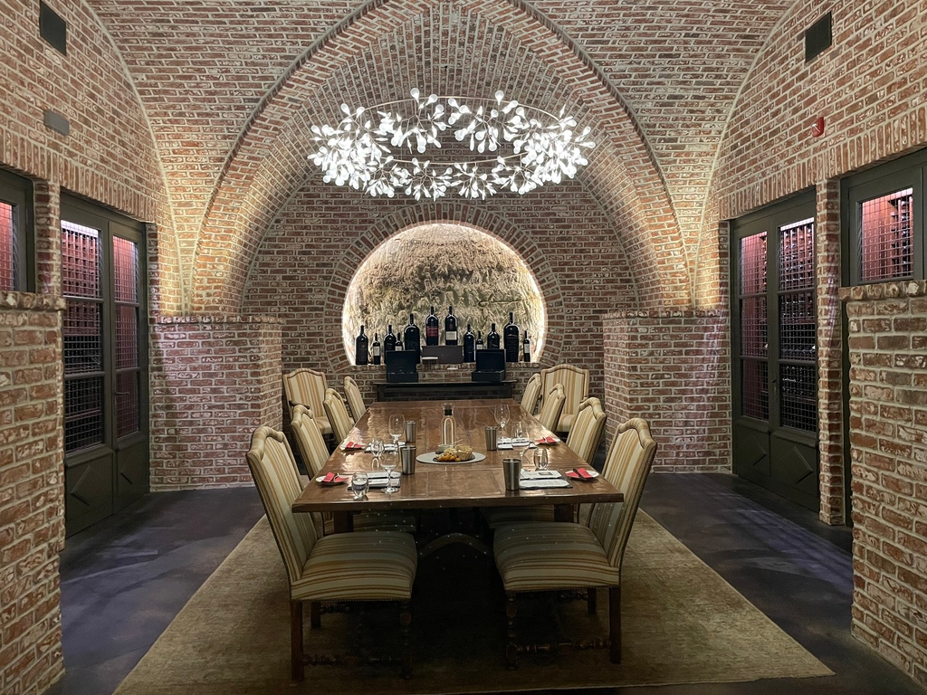 Roth Estate Winery is another fabulous place to taste wine in Healdsburg, California. Book a cave tasting, the experience is incredible. @Rothwines @upscalelivingmg #winetasting #luxuryliving #luxurylife #sonomacounty #luxurylifestyle #redwine #whitewine #wine #winecountry