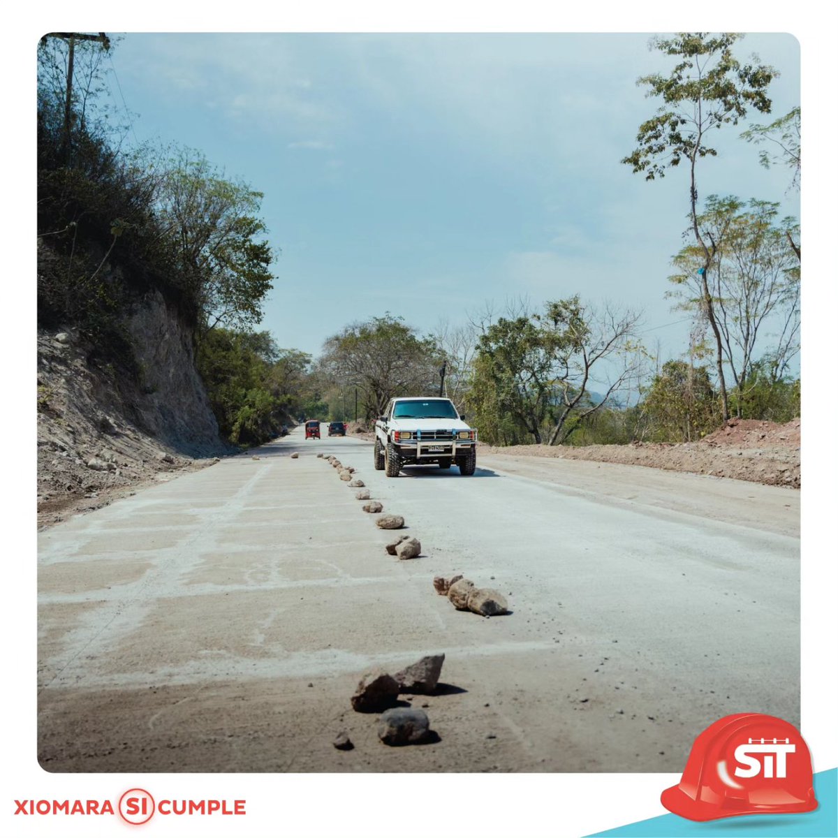 ¡Esto sí es IMPACTO! 🚧 Una infraestructura sólida y bien ejecutada es fundamental para impulsar la economía de Honduras. 🛣 Avance de 4.00 km de pavimentación de concreto hidráulico, Río Hondo - Guacamaya - La Mica, Santa Bárbara.