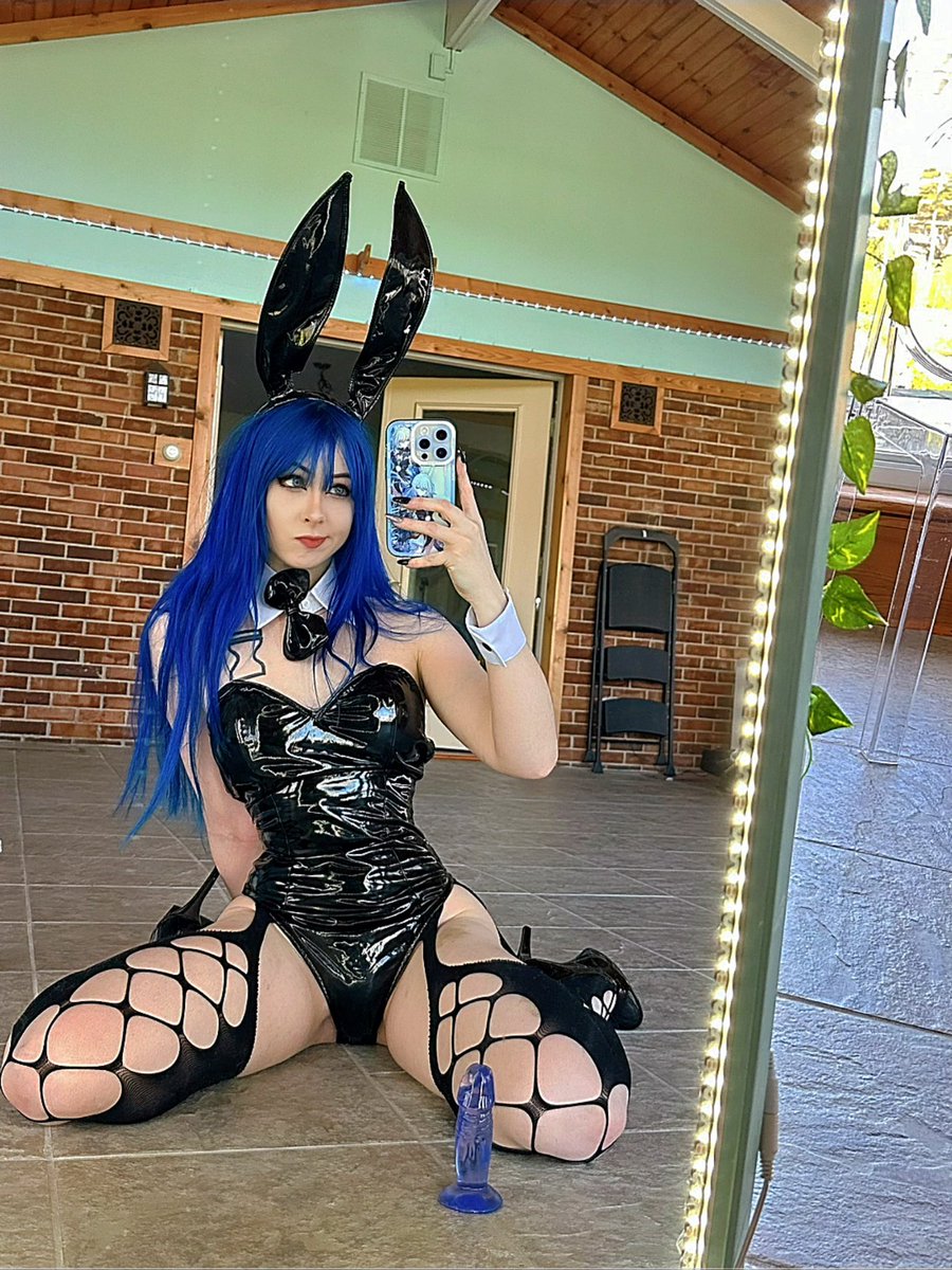 Say hi if I can send the whole bunny girl video~