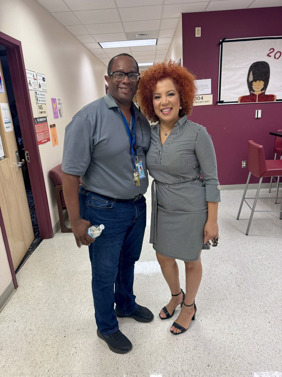 JohannaForFL's tweet photo. So excited to visit my second home @CHS_OCPS where I met with AP Mr. Calliari and had the opportunity to reconnect with former colleague Mr. Frazier. We are getting ready for our bilingual legislative debrief! It’s great to be a grenadier! #legislativesession2024 #unidos https://t.co/WyG318cK1e