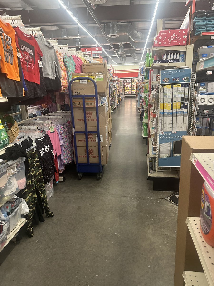 0hHeyItsShay's tweet photo. Increasingly frustrated with my local @familydollar. Couldn’t find anything even if I wanted to. It looks like this at all times… this place is a dump. https://t.co/NmAhqeEHZr
