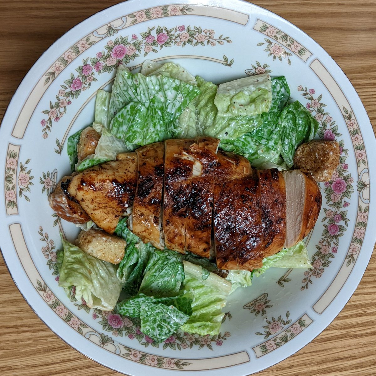 recipesallkinds's tweet photo. Grilled Chicken Caesar Salad
#allkindsofrecipes #testkitchen #grilledchickencaesarsalad #chickencaesarsalad #chickencaesar #caesarsalad #grilledchicken #chicken #romainelettuce #croutons #caesardressing https://t.co/eTpJU6f5Lg