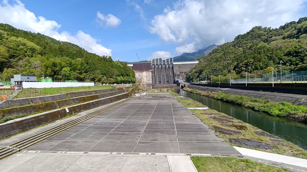Toki_NekoChan's tweet photo. ウォール・サメウラ #106m #早明浦ダム #高知県 https://t.co/QWQt6WFEkn