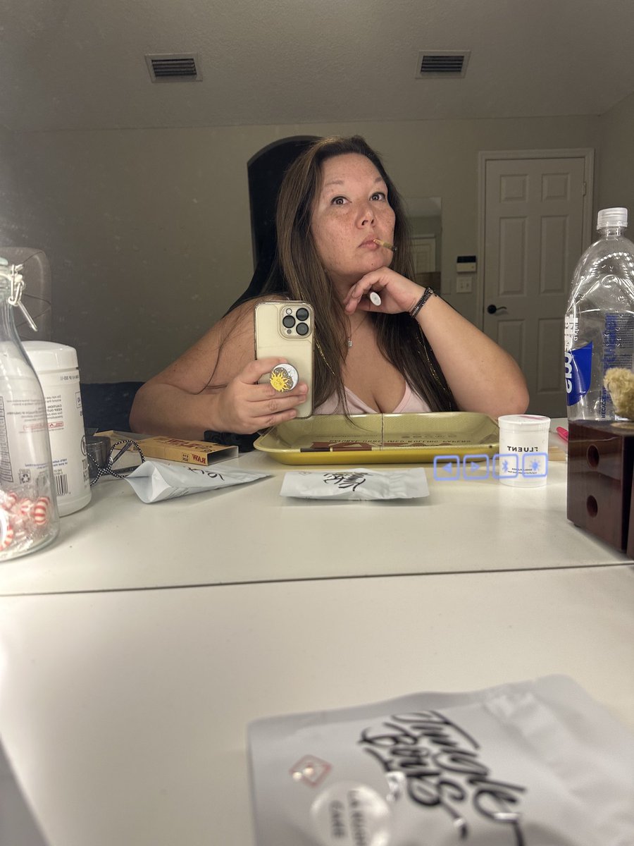Shelley_Knight1's tweet photo. I smoke weed and handle shit. It’s as simple and complicated as it sounds. #StonerBabe #ShelleySmokes #AsianDoll #PrincessFeet #HBIC #confident #notcocky #ifalldowntoo #ijustgetrightbackup #notimetocry #ifyourehigh ✌️💛🔥 https://t.co/hMEHBsG2eO