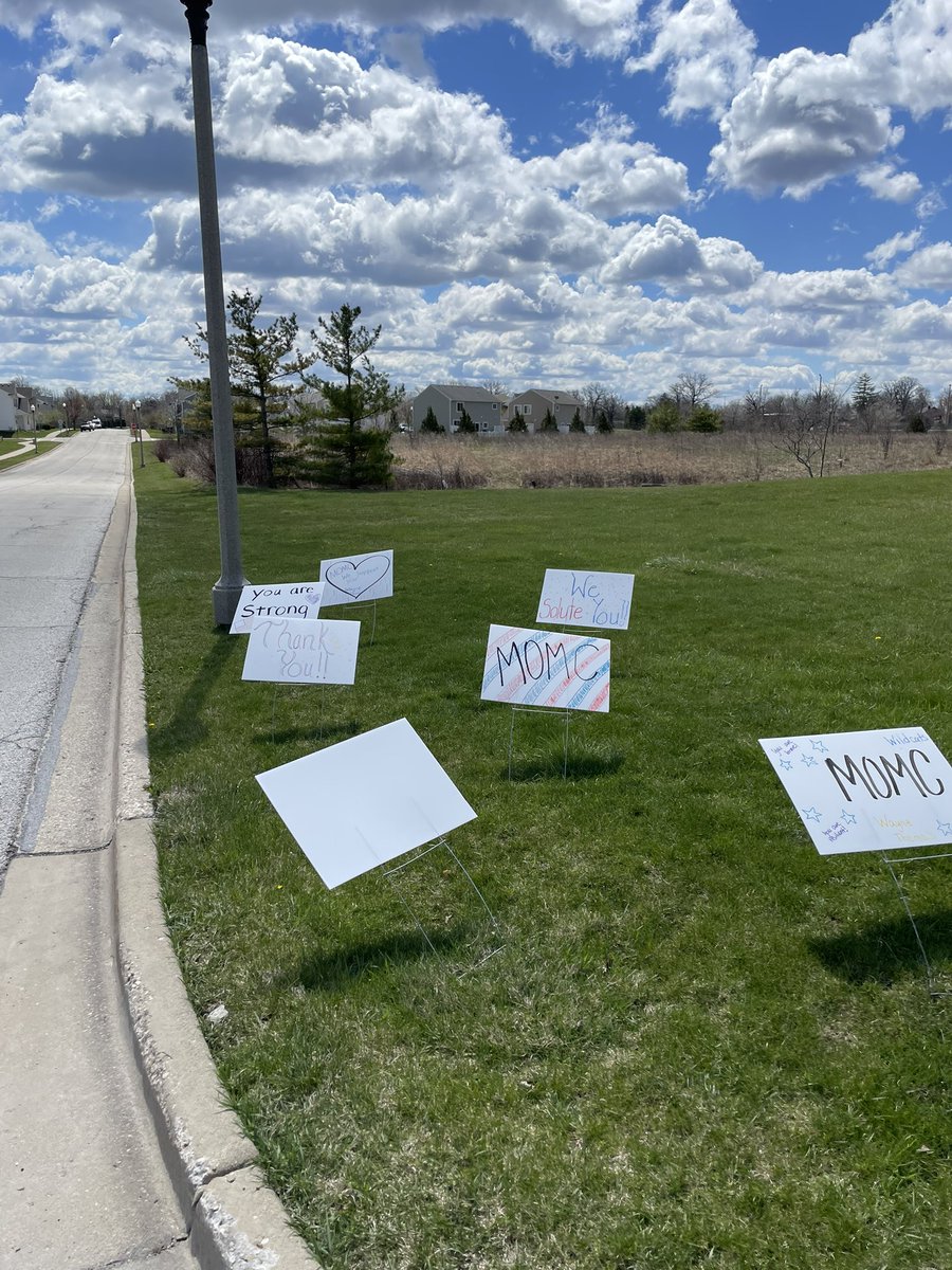#MOMC We loved decorating Ft. Sheridan with signs to celebrate our military families and students with the @nwhuskies! Ss had a fun surprise when they arrived home after school on Friday 🌟 #BetterTogether #112Leads #PurpleUp