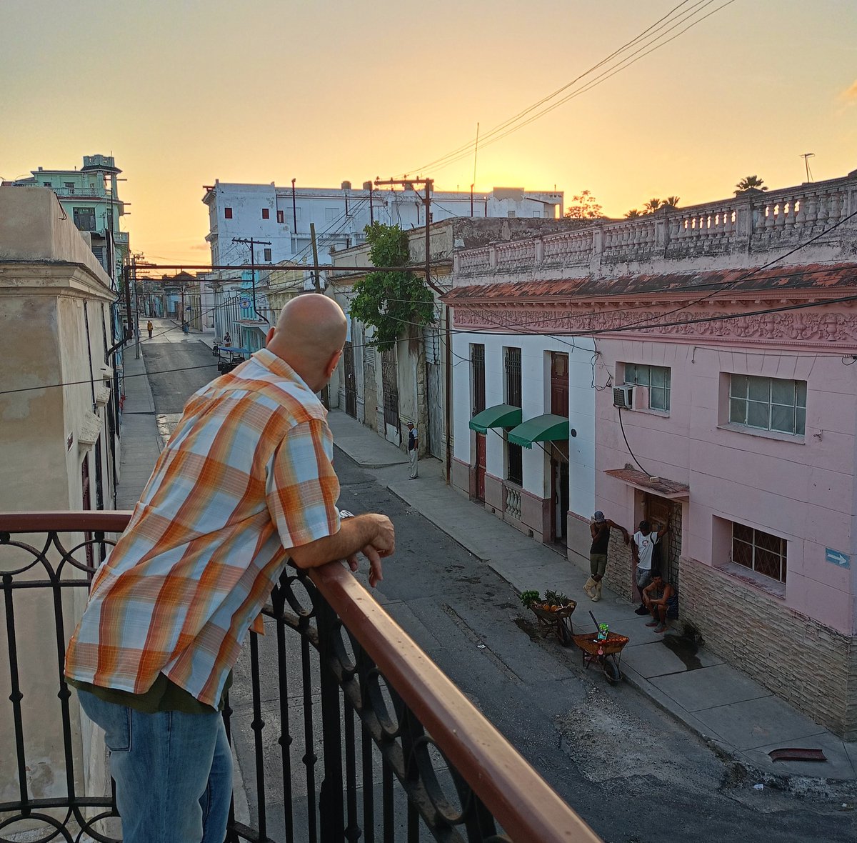 Puesta del sol en Guanabacoa. #Cuba #CDRCuba #SomosDelBarrio