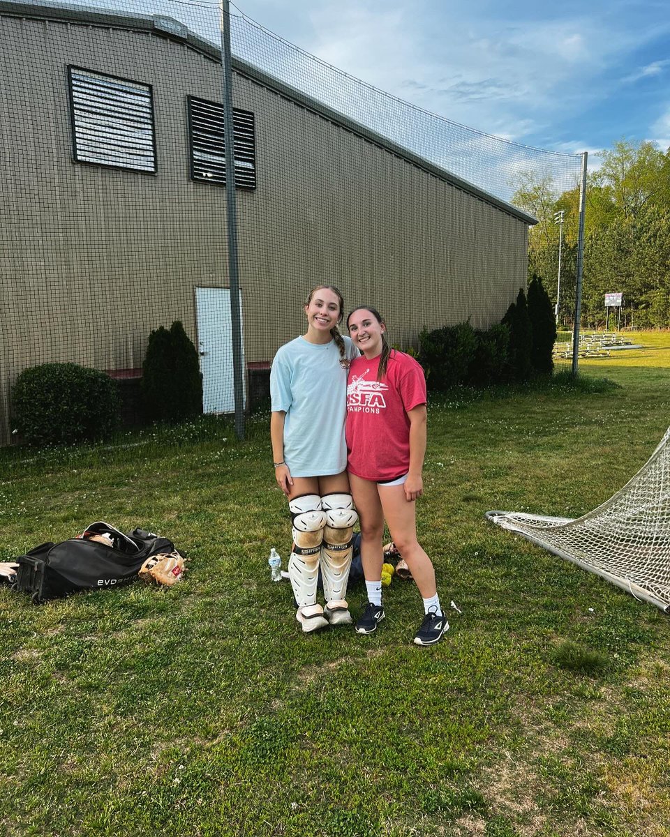 HaileyHarbin8's tweet photo. Love being able to get outside with my teammate and pitch for a bit ❤️ @addisondailey4 https://t.co/A3dIGEaHrI
