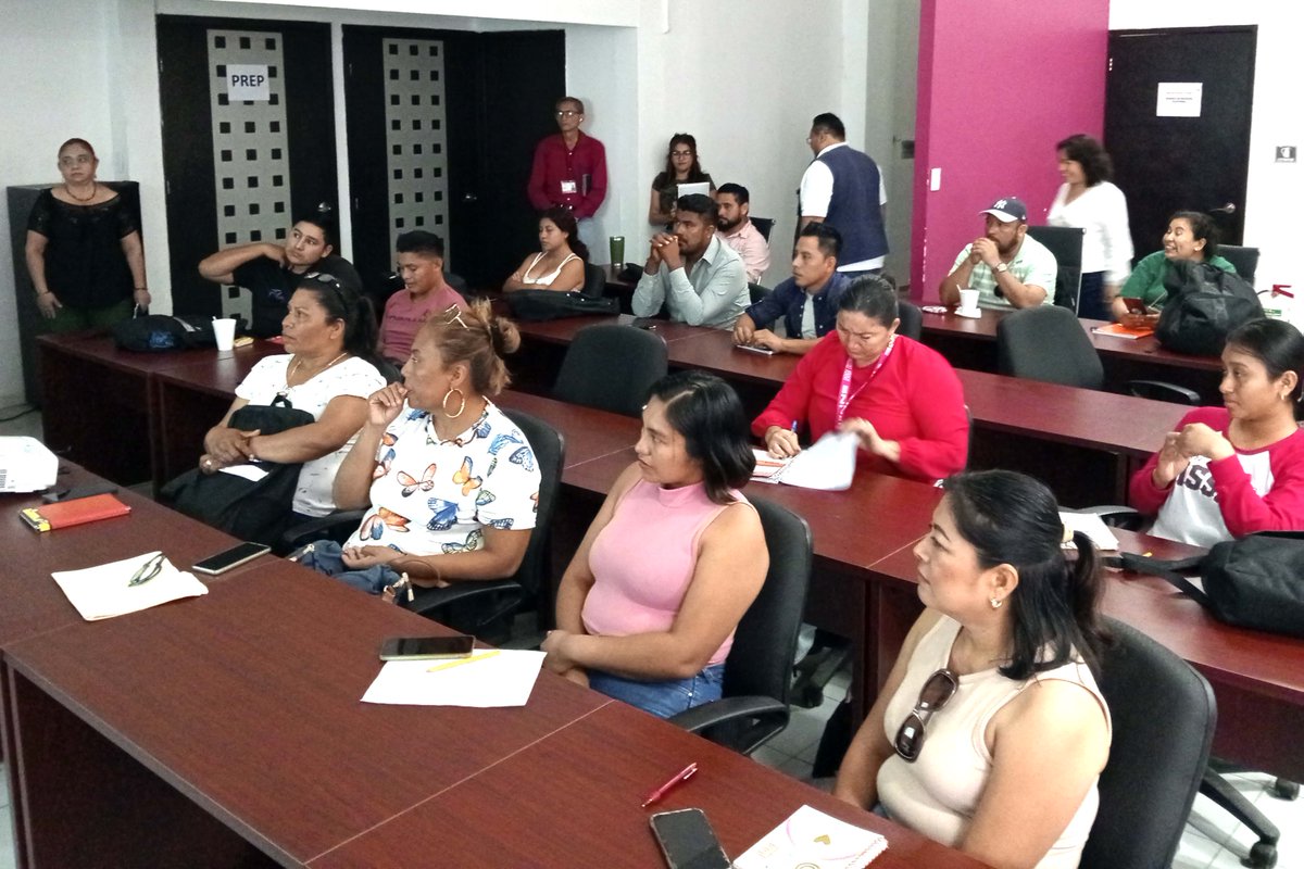 INE_Campeche's tweet photo. Con el propósito de proveer de información puntual y precisa sobre las elecciones locales, personal del IEEC impartió en la 02 JDE del INE Campeche, la capacitación en materia de Juntas Municipales, dirigida a las y los Vocales, así como a SE y CAE del 02 Distrito Federal. https://t.co/nV3VEPqqSd