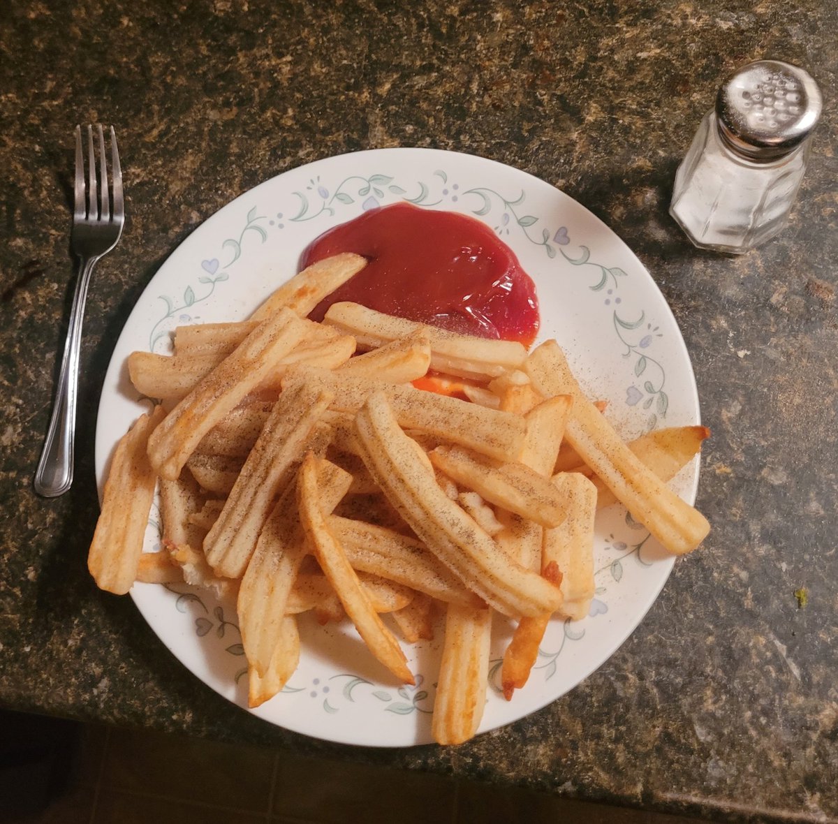Tonight I just had a hankering for some convection-cooked McCain 'Superfries' and that's what happened. Dinner, right there!