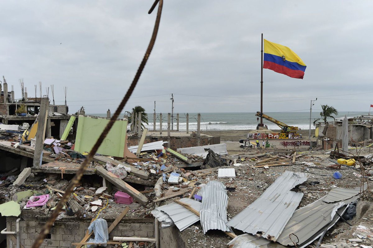 DrCamiloSalinas's tweet photo. 📌 Hoy, 16 de abril, recordamos los 8 años del terremoto de 7.8 grados que sacudió #Ecuador y dejó una cicatriz profunda en la provincia de #Manabí. Llegamos a #Manta como @RedProSaludEC a un encuentro por invitación de la ministra de ese entonces, Dra. Margarita Guevara, sin saber que nos encontraríamos con una de las mayores tragedias en la historia del Ecuador.🇪🇨

🚨 La desolación de ver comunidades enteras reducidas a escombros aún resuena con dolor en nuestros corazones. Este día recordamos la angustia y la desesperación de aquellos que perdieron todo. La solidaridad nos unió, pero el dolor de las pérdidas humanas sigue siendo inmenso. No olvidamos, seguimos reconstruyendo y recordando a cada alma perdida en esa trágica jornada.🚫
#16A #Ecuador