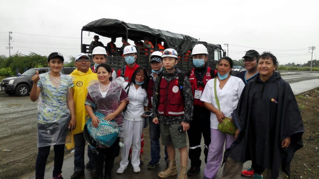DrCamiloSalinas's tweet photo. 📌 Hoy, 16 de abril, recordamos los 8 años del terremoto de 7.8 grados que sacudió #Ecuador y dejó una cicatriz profunda en la provincia de #Manabí. Llegamos a #Manta como @RedProSaludEC a un encuentro por invitación de la ministra de ese entonces, Dra. Margarita Guevara, sin saber que nos encontraríamos con una de las mayores tragedias en la historia del Ecuador.🇪🇨

🚨 La desolación de ver comunidades enteras reducidas a escombros aún resuena con dolor en nuestros corazones. Este día recordamos la angustia y la desesperación de aquellos que perdieron todo. La solidaridad nos unió, pero el dolor de las pérdidas humanas sigue siendo inmenso. No olvidamos, seguimos reconstruyendo y recordando a cada alma perdida en esa trágica jornada.🚫
#16A #Ecuador