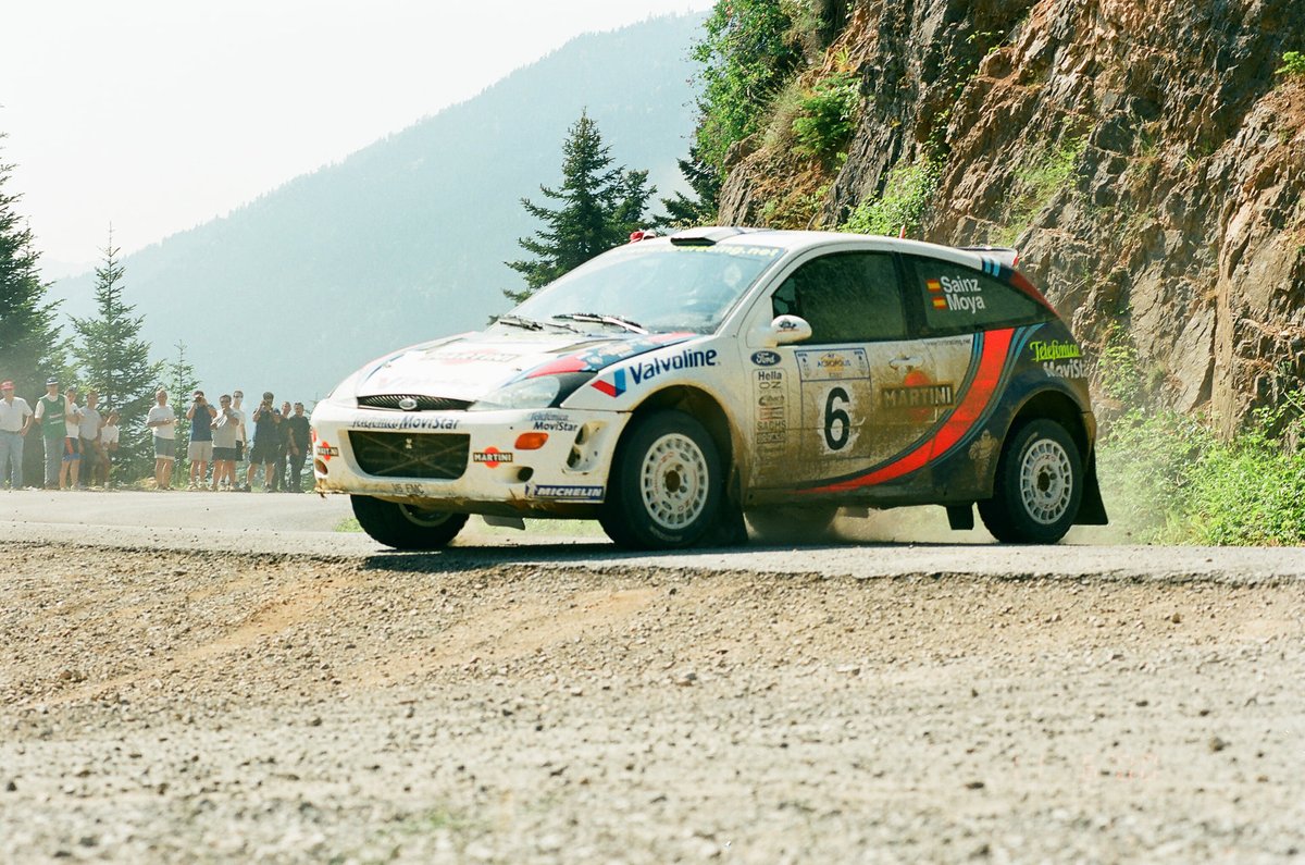 Carlos Sainz 🇪🇸 Luis Moya 🇪🇸 Ford Focus WRC '00 
47. Acropolis Rally 2000 🇬🇷🏛️ 2nd O/A, Ford Motor Co. Ltd 🏁 
👉 ewrc-results.com/final/114-acro… 

📸 © Yiannis Spyridonis, SS19 Stromi 2 🏁