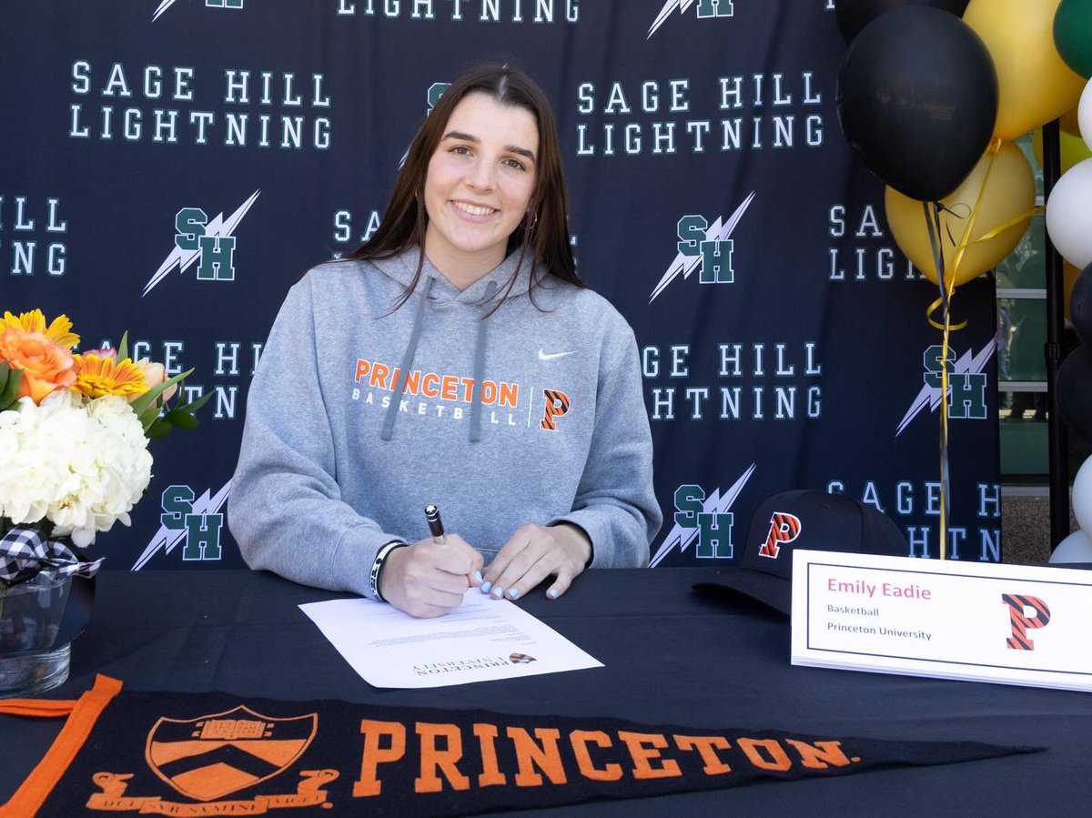 sagehillgbb's tweet photo. Signing Day! https://t.co/zveLe7L0xU