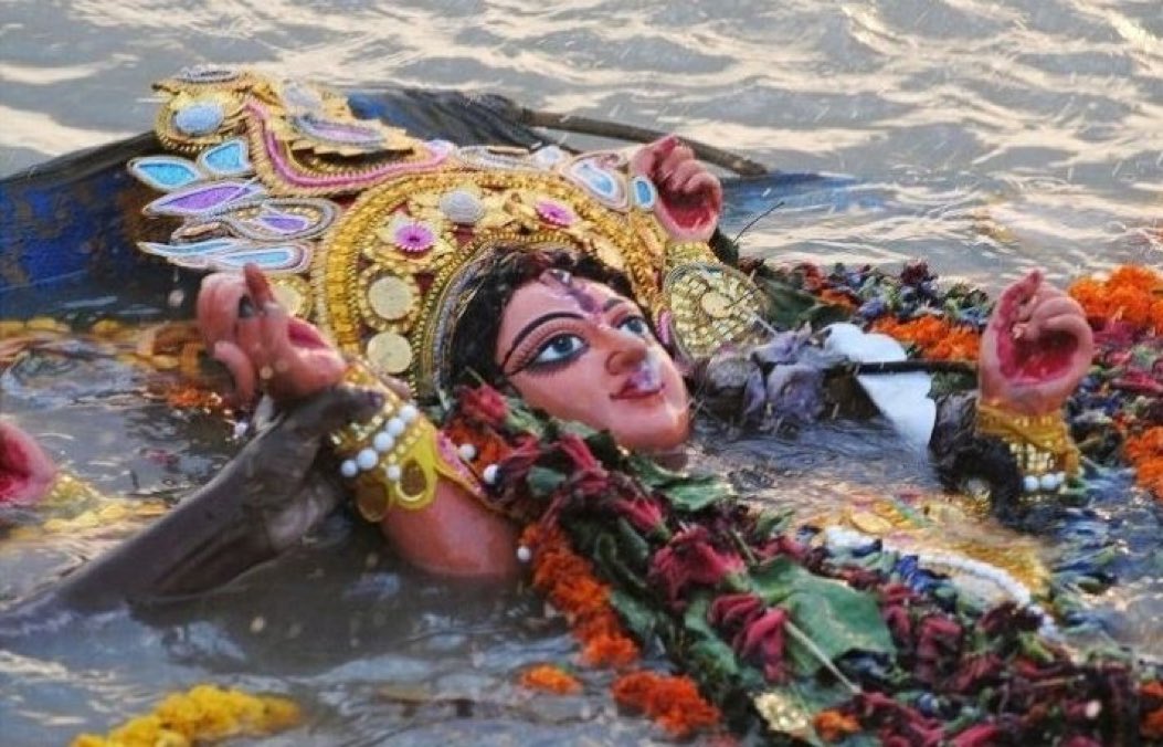 الهة الهنود تغرق في #دبي 
#الامارات - سبحانك ربى واتوب اليك …