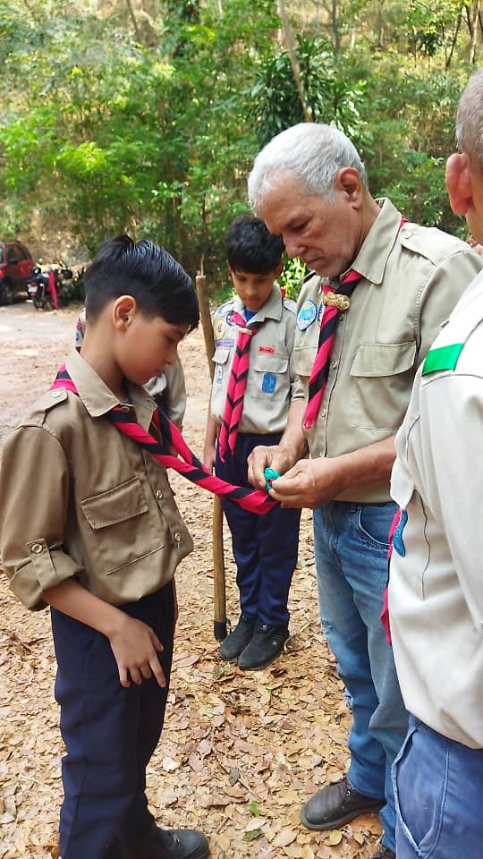 GSCATATUMBO19's tweet photo. ¡UNA PROMESA EN LA TROPA SCOUT!
Orgullosos de anunciar a un valiente que ha hecho su promesa en la Tropa Scout. Con su compromiso de vivir según los valores scout #scouting #scouts #scout #scouter #beprepared #siemprelisto #escoteiros #香港童軍 #скауты #ボーイスカウト #Skaut https://t.co/skxfThPT2a