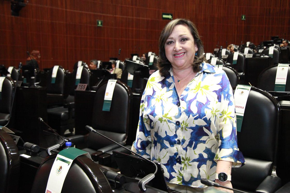 IsabelAlfaroIV's tweet photo. Un gran gusto saludar a mi querido amigo Zoé Robledo, 
Director General del Instituto Mexicano del Seguro Social.

Mi reconocimiento por su extraordinario y arduo trabajo imparable que ha realizado por esta gran institución.

Linda y bendecida tarde. 🌻

@Tu_IMSS https://t.co/1aIjsftynC