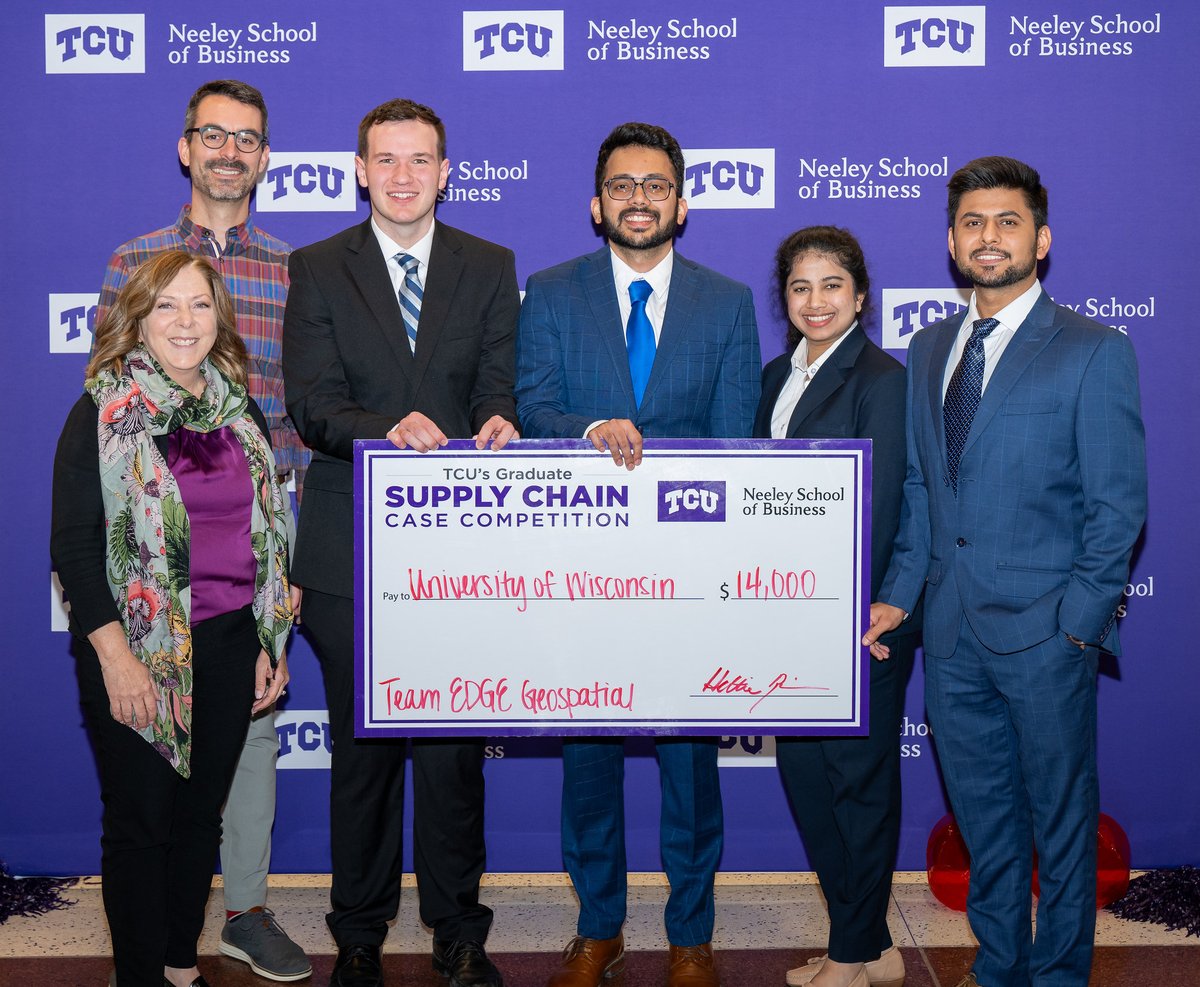 Your #DayoftheBadger gift helps WSB send #BusinessBadgers like these four supply chain management graduate students to nationally renowned case competitions—where they win first place! 🥇😍 Give today! dayofthebadger.org/campaign/busin… Photo courtesy of TCU Neeley School of Business