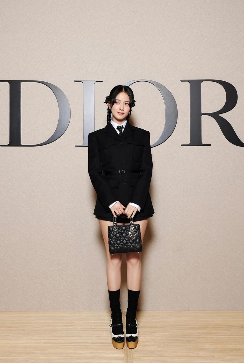 JISOO Dior PFW AW24 outfit! 
😍😍😍😍

#JISOO
#JISOOxDior