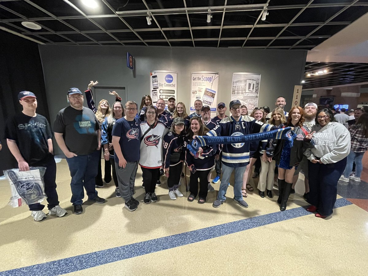 obrienmadigan's tweet photo. I love this photo so much🥰💙❤️🙌🏻
My second family my best friends 
@RearickJason @JacketsLindsey @Blanks77__ @NatoriNerd @GeoffreyM96 @TheUBSoldiers @unionblueballer @TattooedPandax @emma_titus https://t.co/fOYTXhTg8F