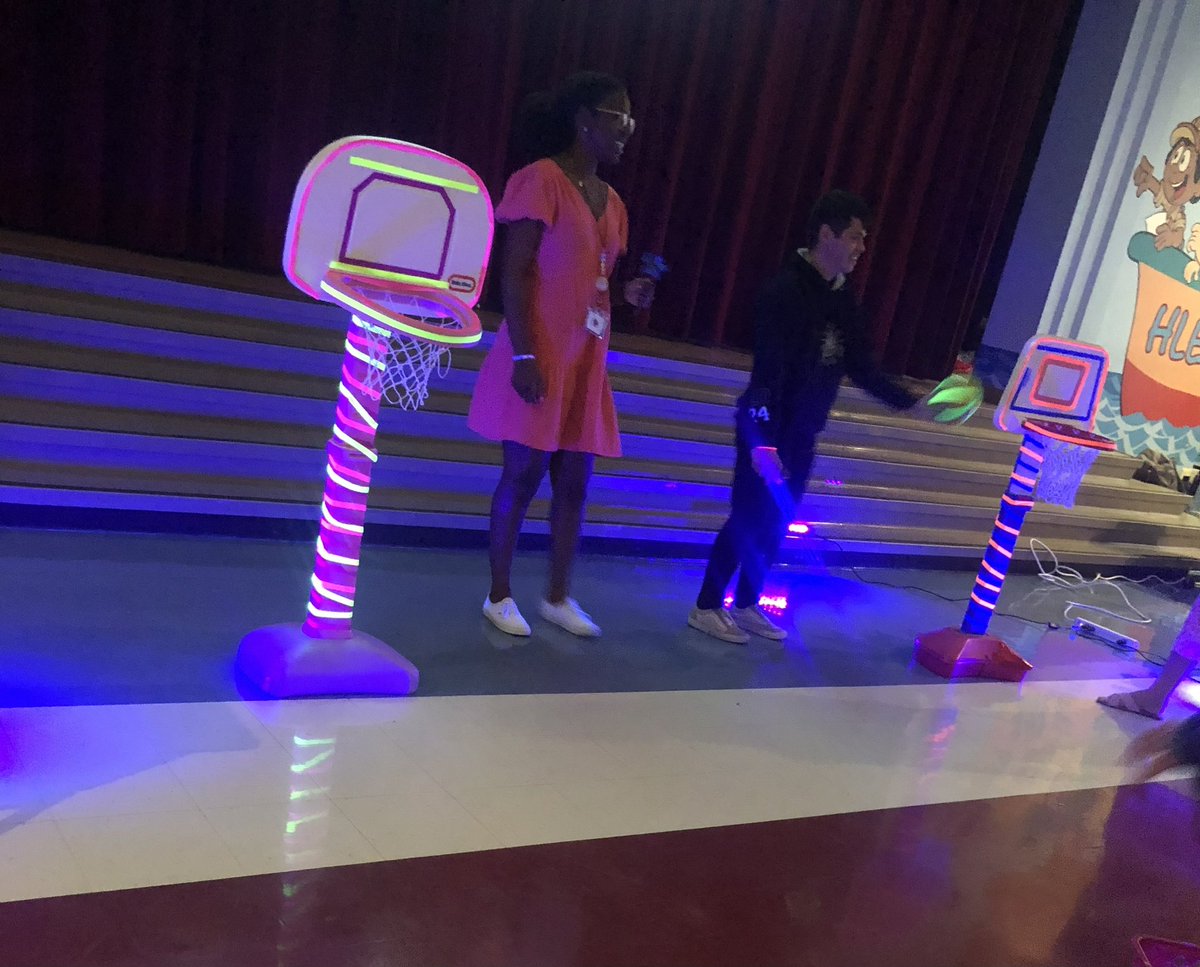 MrsZimmerHLE's tweet photo. Thank you to @Indians_IHS BETA for all of your help at Literacy Night! BETA helped at every activity tonight and showed leadership. @HLELeaderInMe @collierschools https://t.co/dpRhb2Qvvv