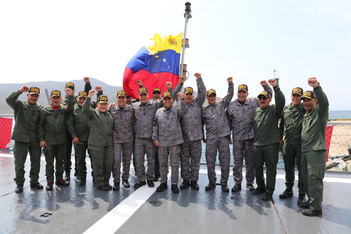 RT 🔁 
📍#DeInteres || El MG José Antonio Murga Baptista, CGEJB participó en el acto del '218° aniversario de la escuadra naval Libertadora', acto cargado de mística, disciplina y alta moral con la que acostumbra nuestra Armada Nacional Bolivariana demostrar....