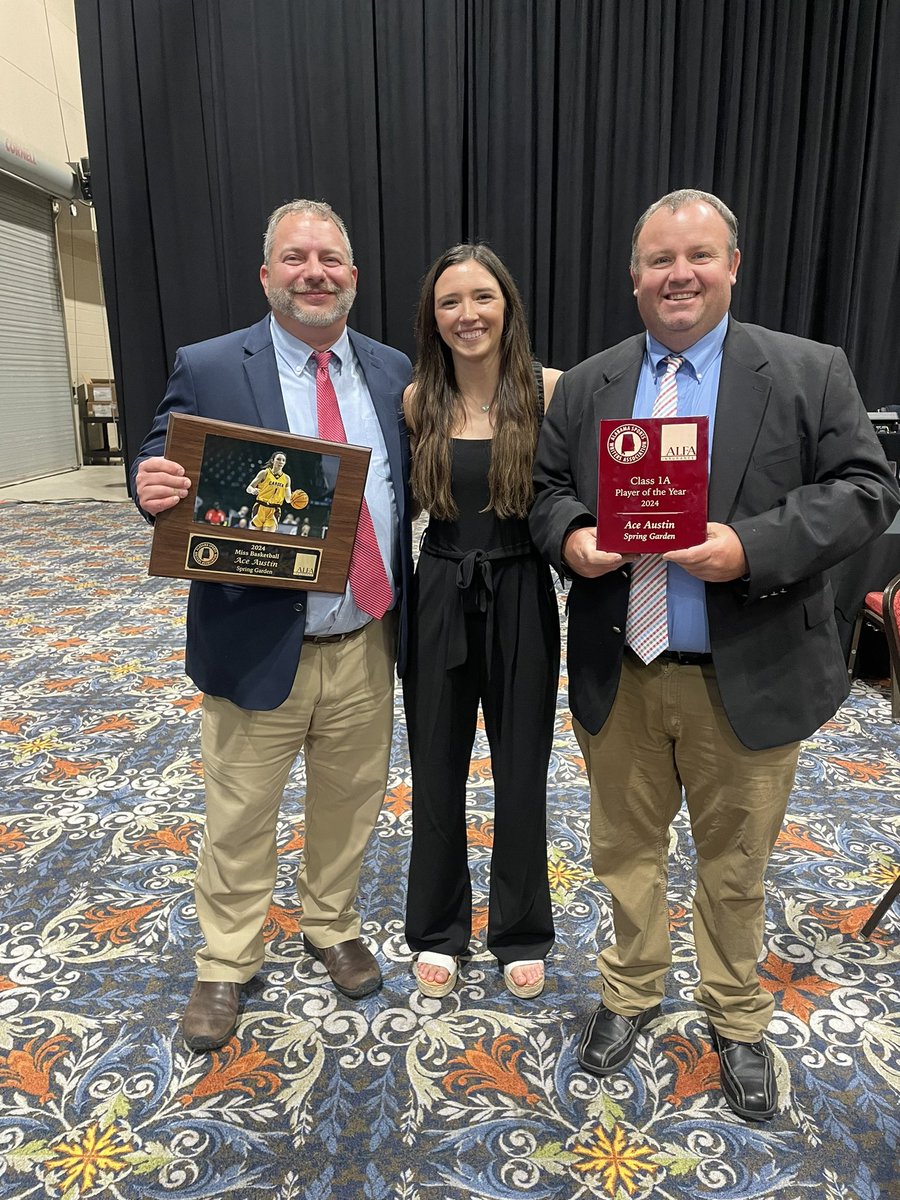 What a great day! Very few administrators are blessed enough to have Miss Basketball enrolled in their school. Ace is a great basketball player and awesome representative of SG, but she makes Kyle and I look huge in this picture. Objects are not as large as they appear. 🤔 #GGG