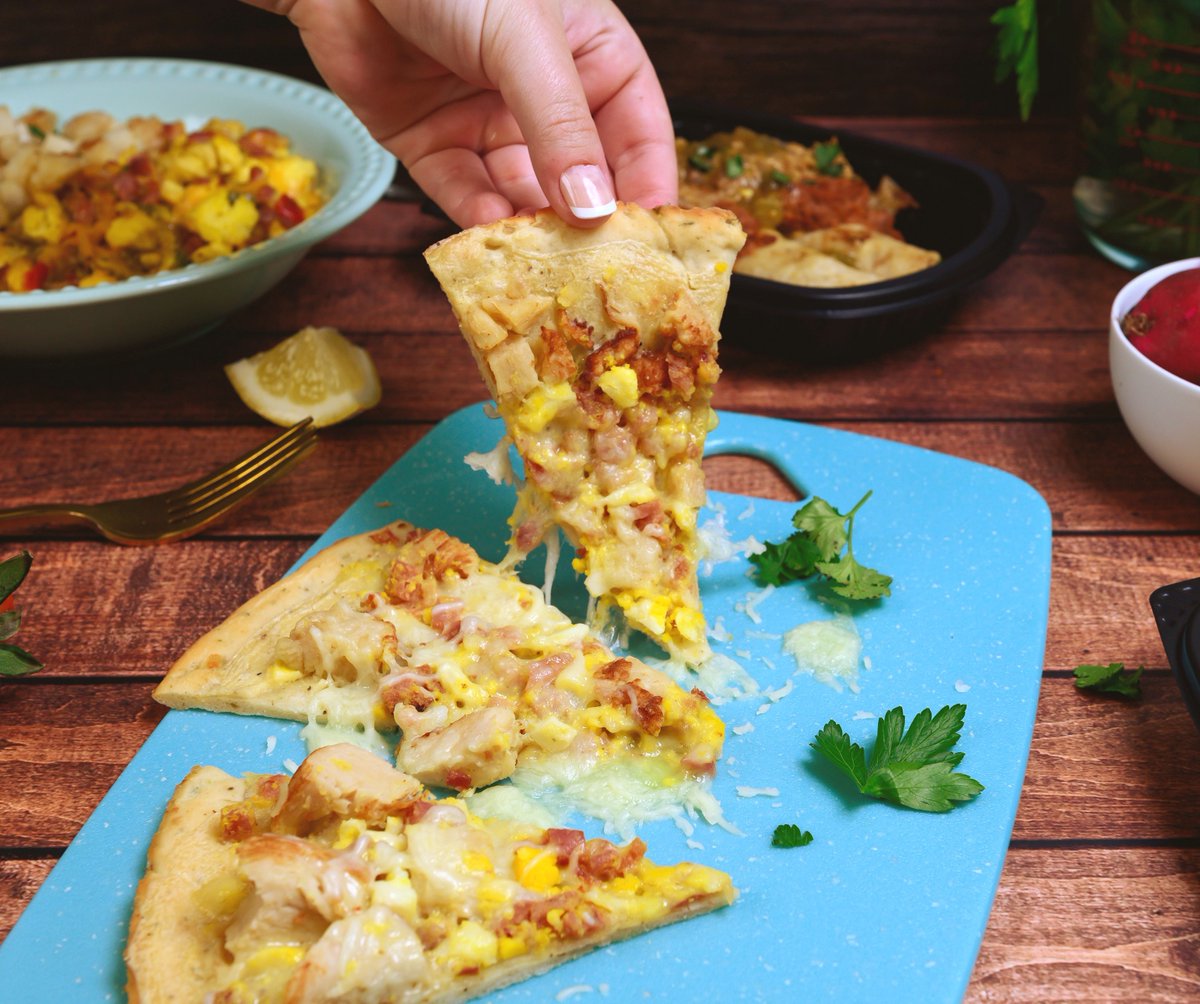 Love keto? Love pizza? Love breakfast? You need our 'Breakfast Pizza' in your life 😉

Includes:
🥦 Cauliflower Crust
🍗 Chicken
🥓 Bacon
💪 Ham
🍳 Eggs
🧀 Cheese
🍽️ White Sauce

#flexpromeals #balancedplate #highproteinmeals #highprotein #keto #lowcarb #quickmeals
