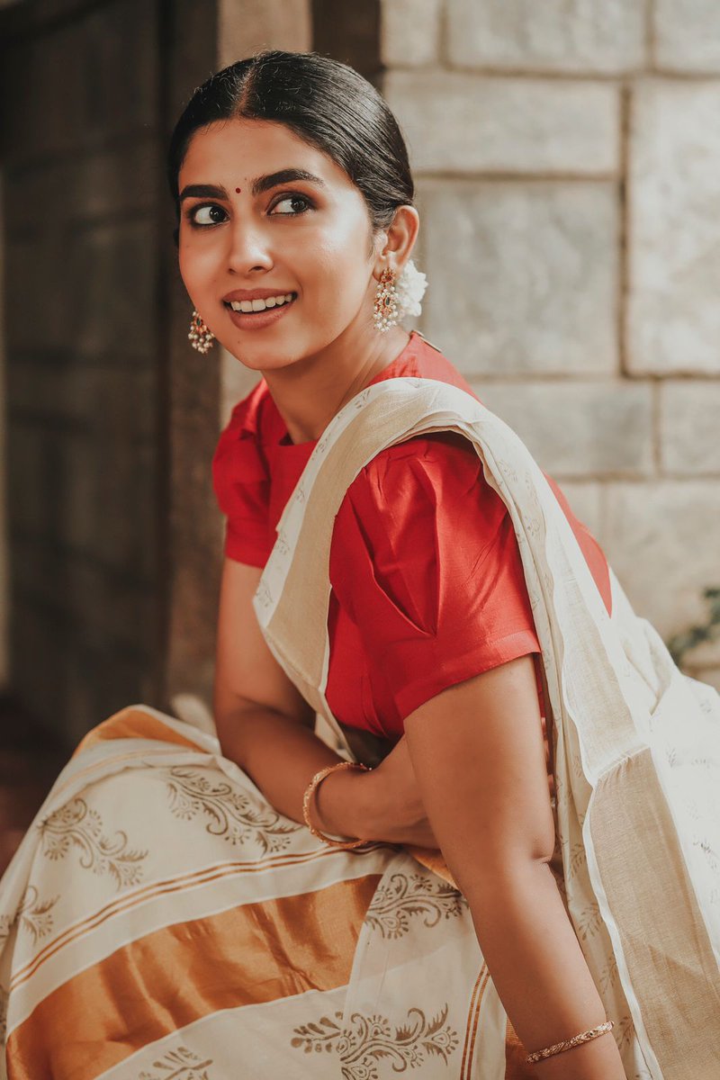 #SaraswathiMenon radiates elegance in her latest photoshoot, exuding charm and grace. Happy birthday @Sarasmenon ❤️ #HBDSaraswathiMenon @UVCommunication @proyuvraaj